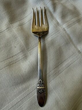 1847 Rogers Bros silver plate First Love serving beef fork 6 1/8”